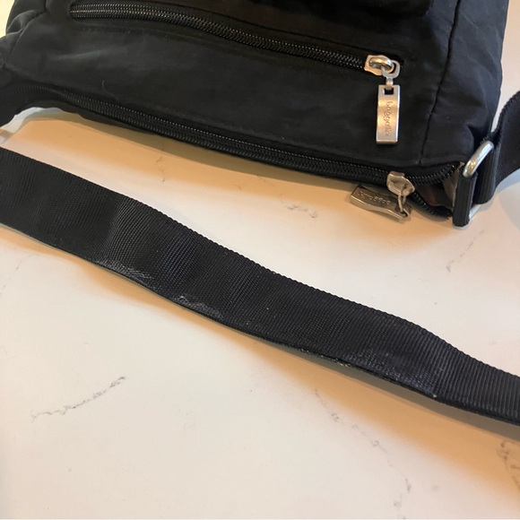 Baggallini Black Shoulder Messenger Bag Pockets Silver Nylon Travel Purse - Picture 10 of 16